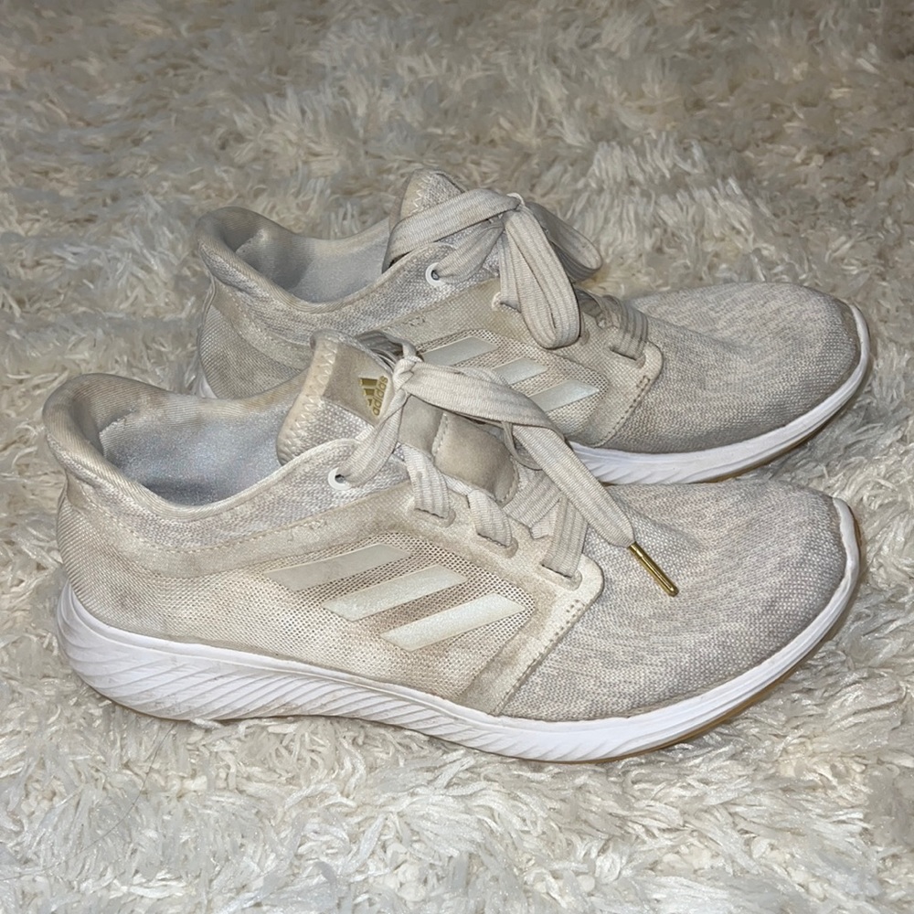 White Adidas- Bounce Edge Lux